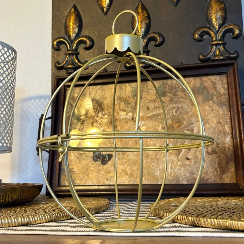 🆕Gold Metal Decorative Lantern Or Open Terrarium Form